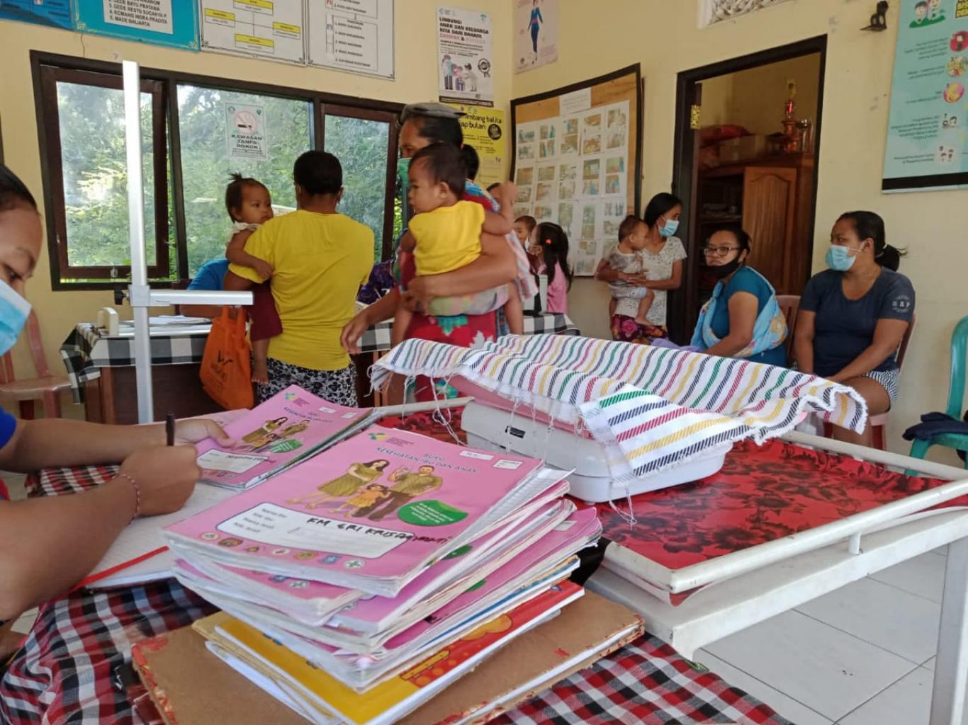 Tingkatkan Kesehatan Balita, Posyandu Melati Gelar Imunisasi dan PMT